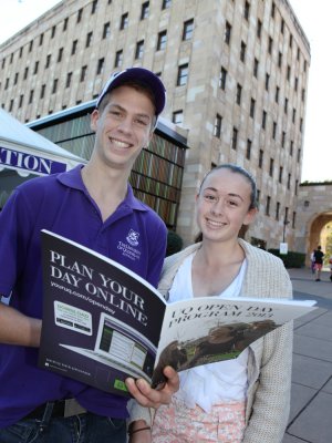 UQ student ambassador Ben Morris helping Anika Cameron at last year’s St Lucia Open Day